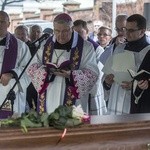 Bp Stanisław spoczął na Cmentarzu Bródzieńskim