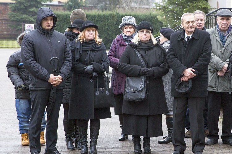 Bp Stanisław spoczął na Cmentarzu Bródzieńskim