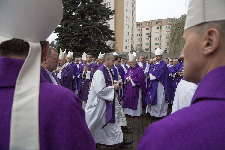 Dopełniał cierpień Chrystusa. Msza św. pogrzebowa