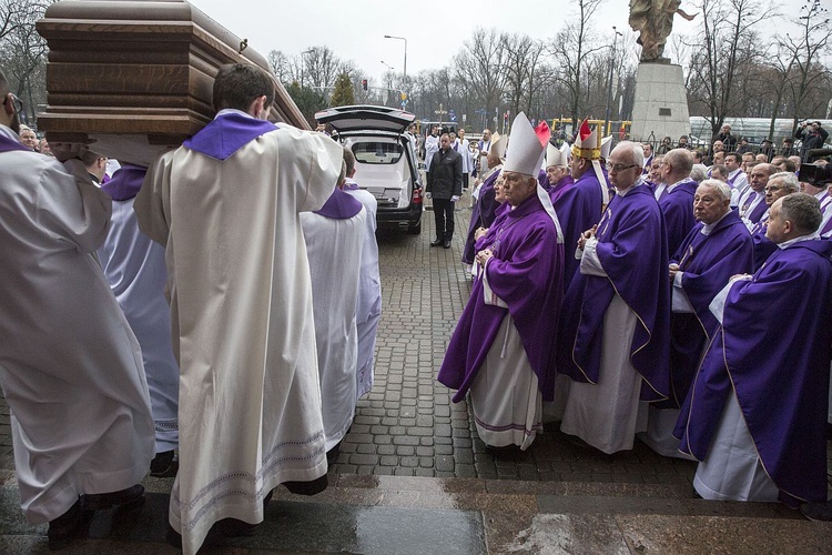 Dopełniał cierpień Chrystusa. Msza św. pogrzebowa