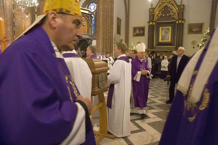 Dopełniał cierpień Chrystusa. Msza św. pogrzebowa