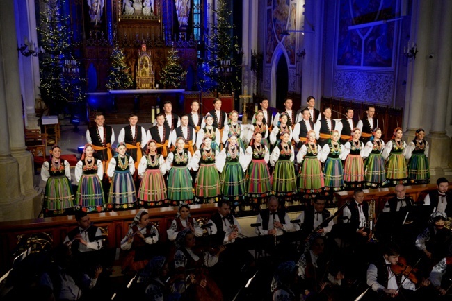 Styczeń. Koncert kolęd "Mazowsza" w radomskiej katedrze