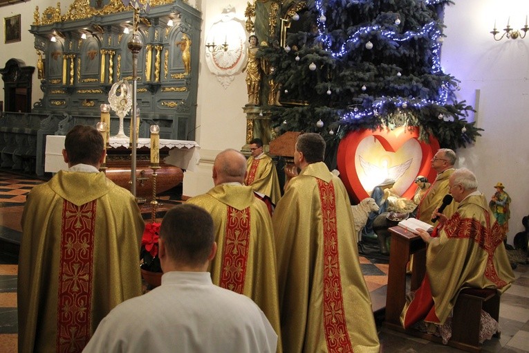 Nabożeństwo kończące 2017 rok w bazylice katedralnej w Łowiczu