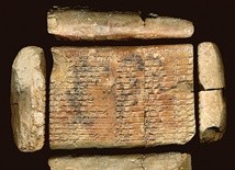 Tablice Plimptona 322 znaleziono w Tell Senkereh na południu Iraku, czyli w miejscu, w którym kiedyś znajdowało się mezopotamskie miasto- -państwo Larsa.