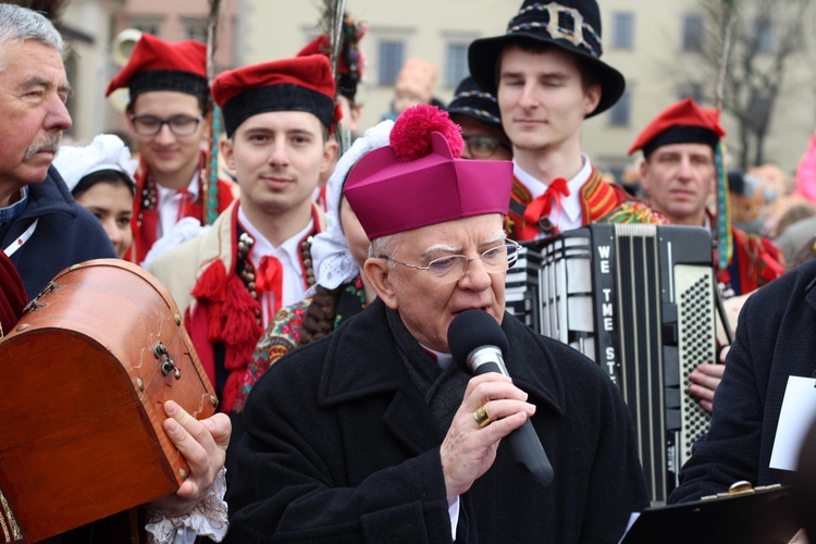 Z arcybiskupem i królem do Dzieciątka