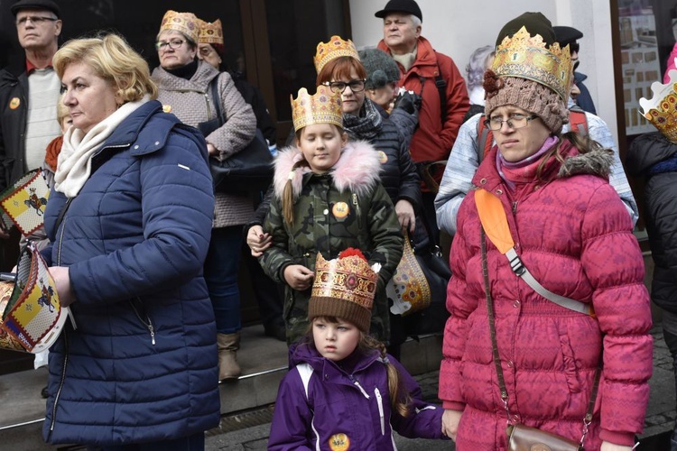 Ponad 2500 osób poszło za mędrcami w Wałbrzychu