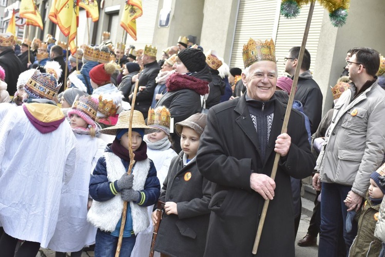 Ponad 2500 osób poszło za mędrcami w Wałbrzychu