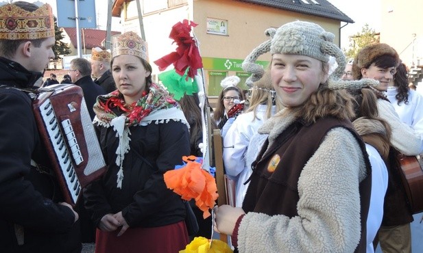 Skoczowscy oazowicze zadbali o świąteczną atmosferę ulicznego kolędowania