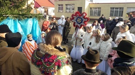 Orszak w dotarł na janowski rynek, gdzie złożono pokłon Dzieciątku Jezus