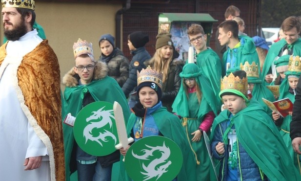 Rodziny z królewskim hołdem w Zabrzegu