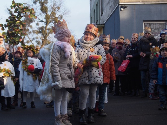 Orszak Trzech Króli w Skępem połączył pokolenia starszych i młodszych