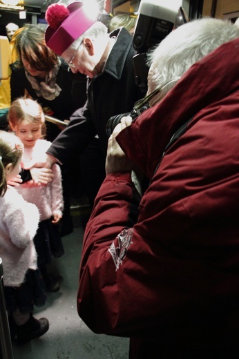 Kolędowanie z abp. Jędraszewskim w tramwaju MPK