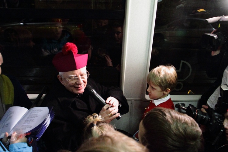 Kolędowanie z abp. Jędraszewskim w tramwaju MPK