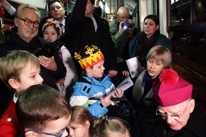 Kolędowanie z abp. Jędraszewskim w tramwaju MPK