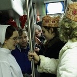 Kolędowanie z abp. Jędraszewskim w tramwaju MPK