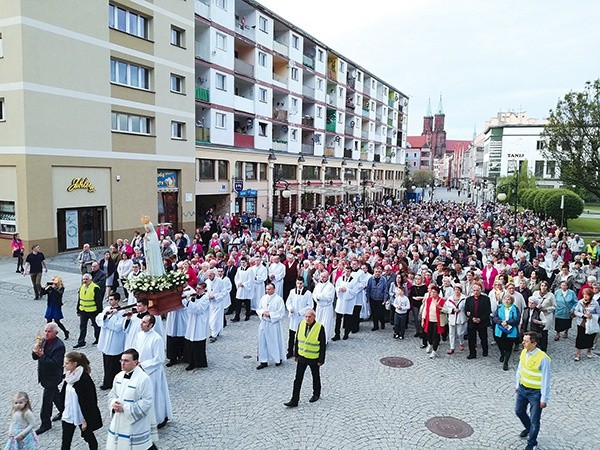 Liczby często pomagają nam zrozumieć nas samych  i naszą religijność.