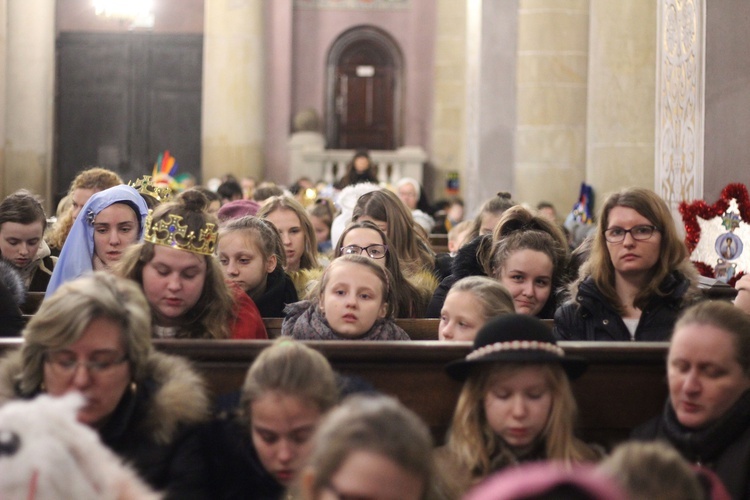 Mali kolędnicy w Płocku