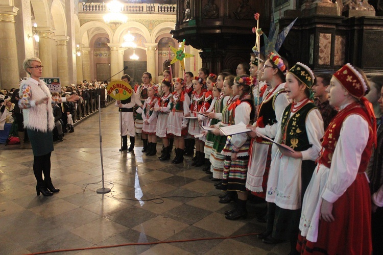 Mali kolędnicy w Płocku