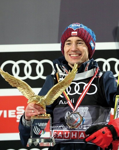 Kamil Stoch leciał najdalej w Konkursie Czterech Skoczni, wygrywając wszystkie zawody.