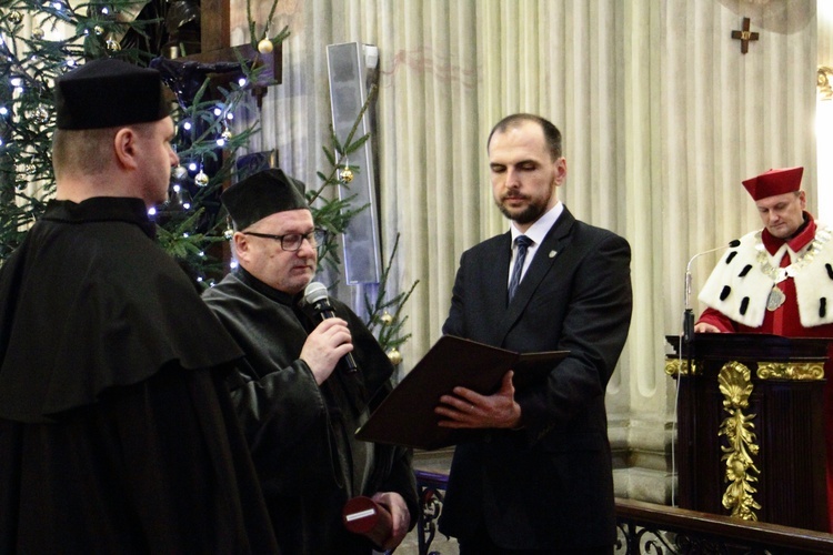 Nadanie tytułu doktora honoris causa prof. Rémiemu Brague'owi