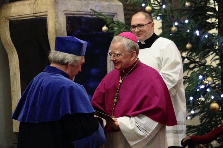 Nadanie tytułu doktora honoris causa prof. Rémiemu Brague'owi