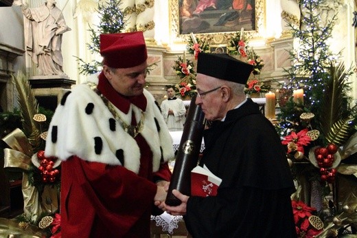 Nadanie tytułu doktora honoris causa prof. Rémiemu Brague'owi