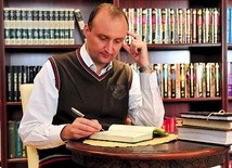 ▲	Ks. prof. Rosik jest jednym z siedmiu autorów przekładu Nowego Testamentu pracujących przy kolejnym wydaniu BT.