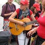 Helena Kmieć - wolontariuszka, oazowiczka, "muzyczna Helelenka" na pielgrzymkach