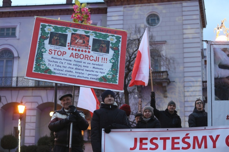 Obrońcy życia pikietowali na placu Chrobrego w Bielsku-Białej