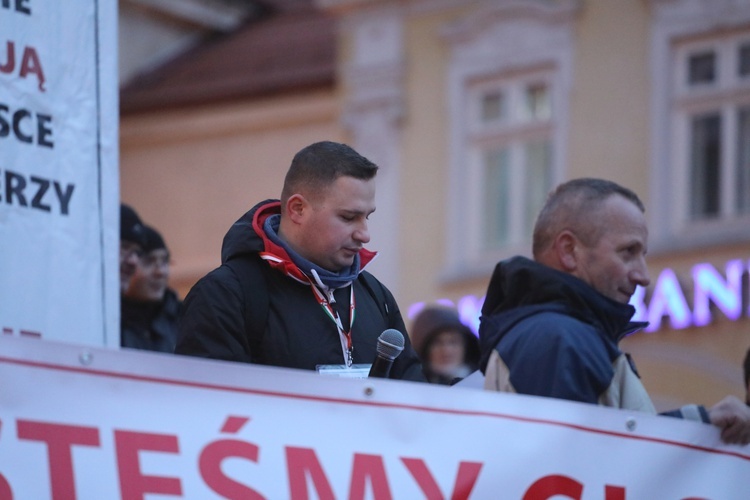 Obrońcy życia pikietowali na placu Chrobrego w Bielsku-Białej