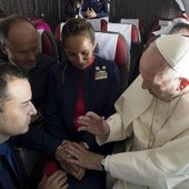Papież udzielił ślubu na pokładzie samolotu