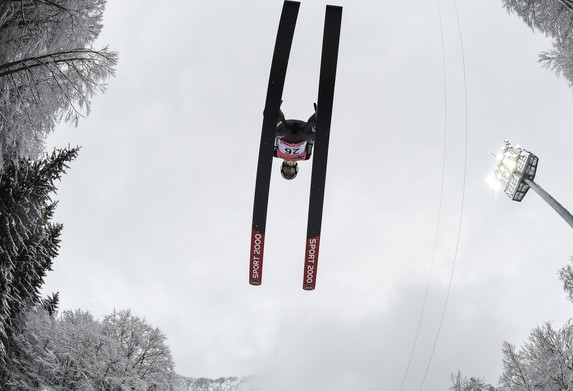 Stoch skoczył najdalej, ale...