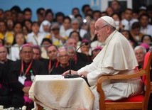 Papież wśród duchowieństwa Peru