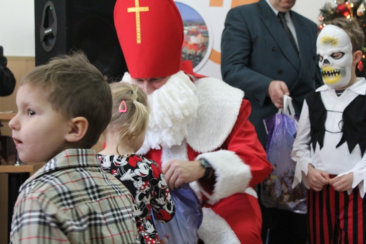 Bal karnawałowy Stowarzyszenia Klubu Abstynenta w Dzierżoniowie 