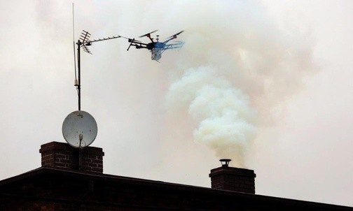 Katowice: dron bada dym z kominów