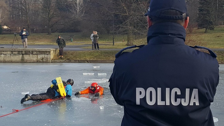 Pokaz ratownictwa na lodzie w Parku Śląskim 