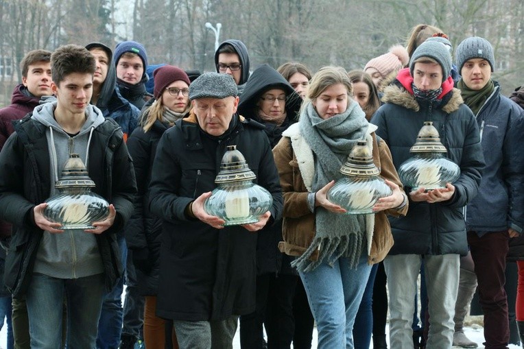 Na Majdanku oddano hołd ofiarom Holokaustu