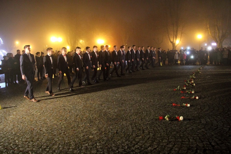 Polonez maturzystów Katolickiego LO w Głownie