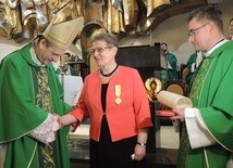 Papieskie odznaczenie ""Pro Ecclesia et Pontifice" odebrała doktor Anna Byrczek z bielskiego Hospicjum św. Kamila