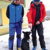 Mateusz Dejnarowicz (z prawej) ze swoim border collie Spiro