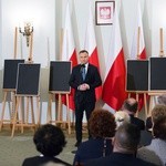 W twarzach, losach tych osób, zawarta jest dramatyczna historia Polski