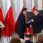 W twarzach, losach tych osób, zawarta jest dramatyczna historia Polski