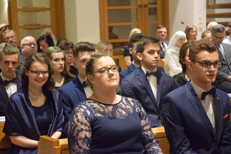 Studniówka w liceum sióstr niepokalanek w Szymanowie