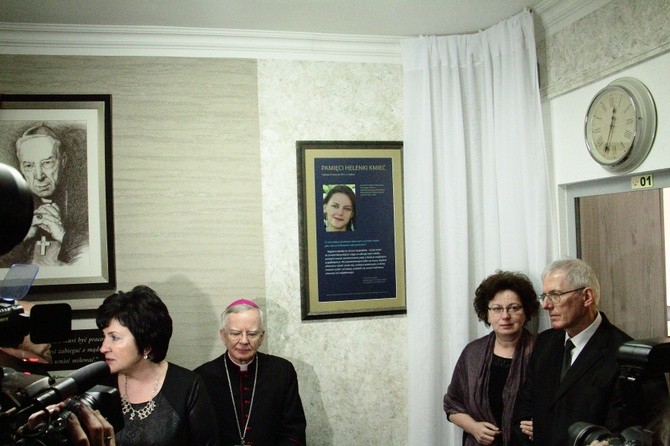 Poświęcenie tablicy upamiętniającej Helenę Kmieć