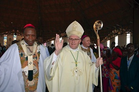 	Pierwsze błogosławieństwo nowego biskupa