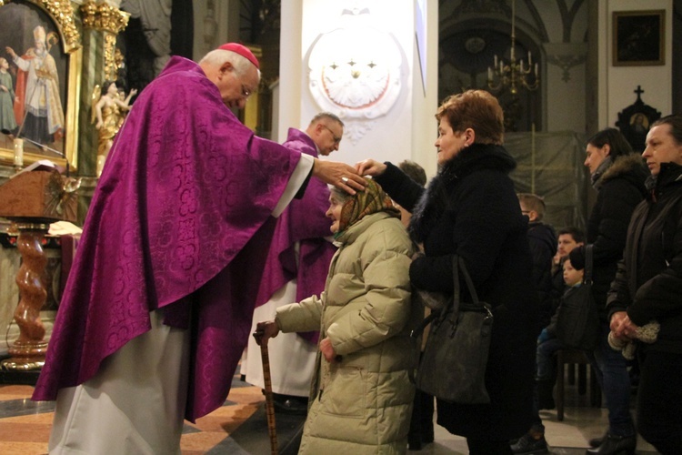 Środa Popielcowa w łowickiej katedrze