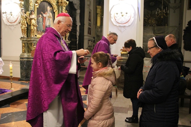 Środa Popielcowa w łowickiej katedrze