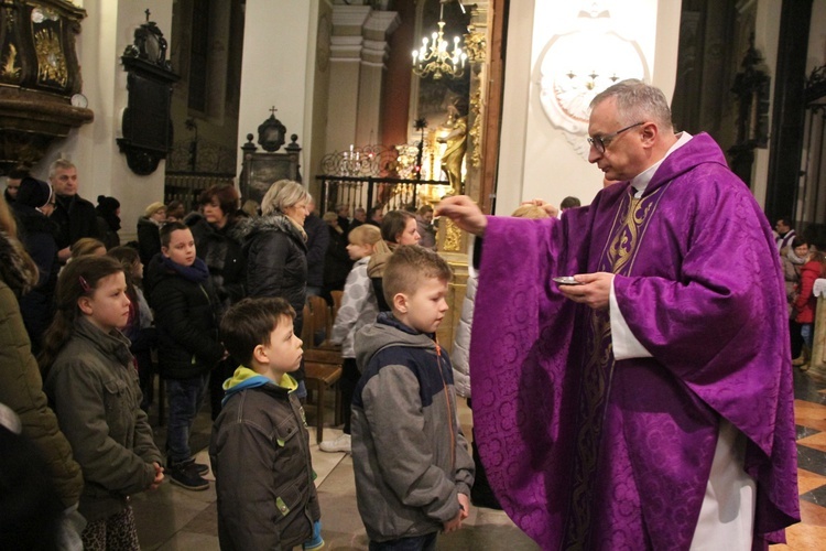 Środa Popielcowa w łowickiej katedrze