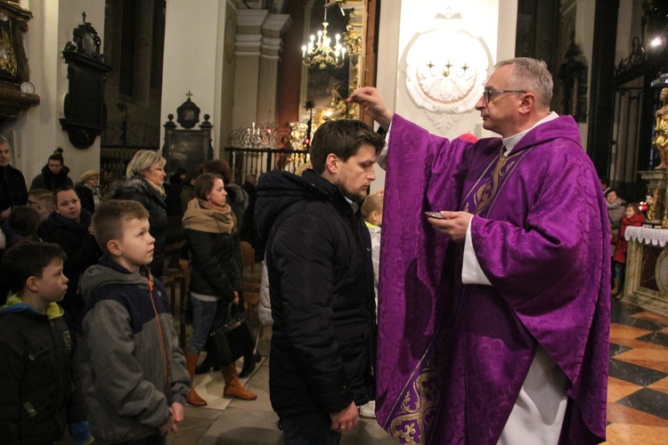 Środa Popielcowa w łowickiej katedrze