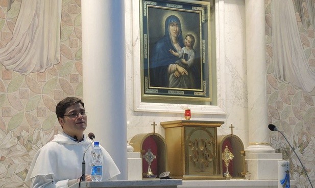 O. Dominik Jurczak OP w hermanickiej kaplicy Matki Słowa Bożego